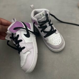 Air Jordan 1 Mid Barely Grape Sneakers